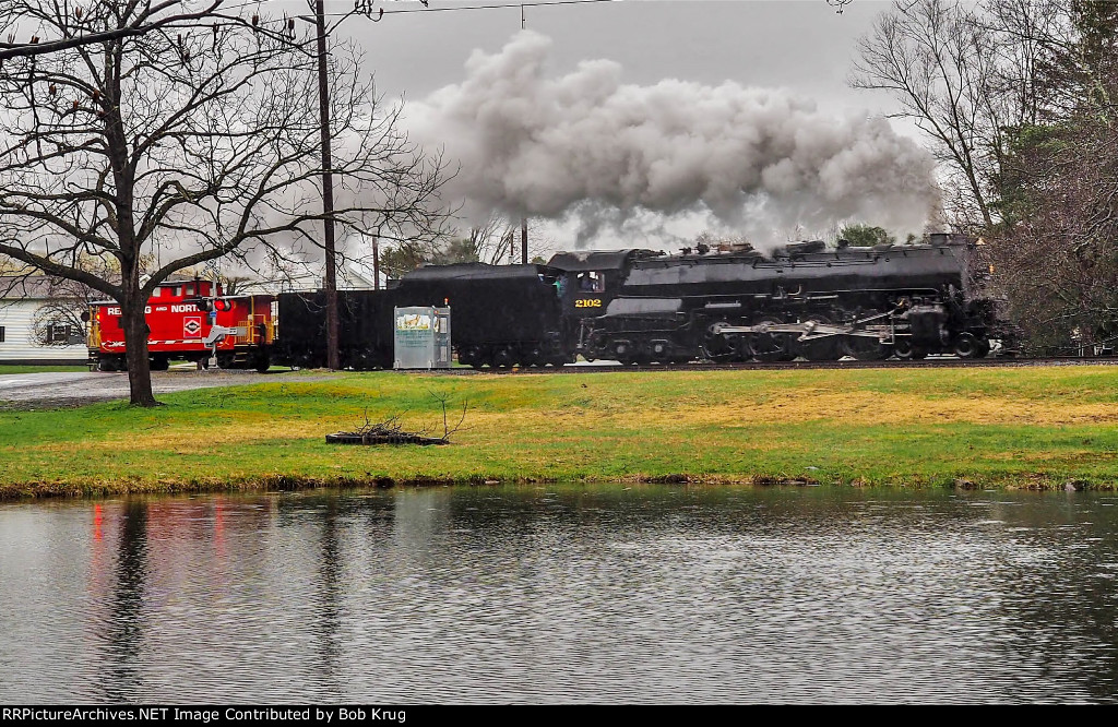 RDG 2102 pondside at Hecla